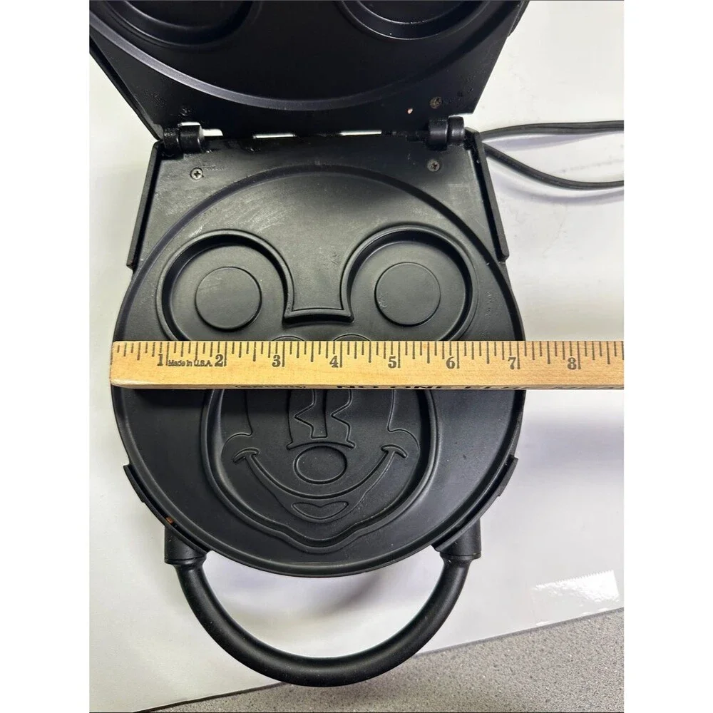 VillaWare Mickey's Single Waffler, Chrome Breakfast Waffle Maker Cosmetic Damage